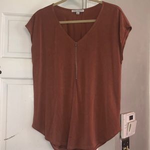 Size L lightweight top size L